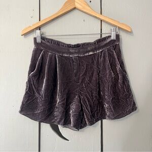 Aritzia T. Babaton Alvin Shorts Velvet Size 4 Silk Blended
